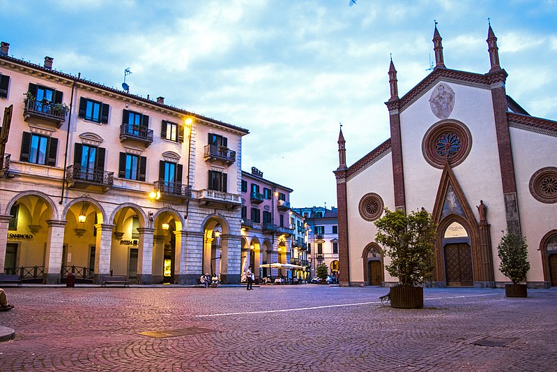 Piazza del duomo Pinerolo